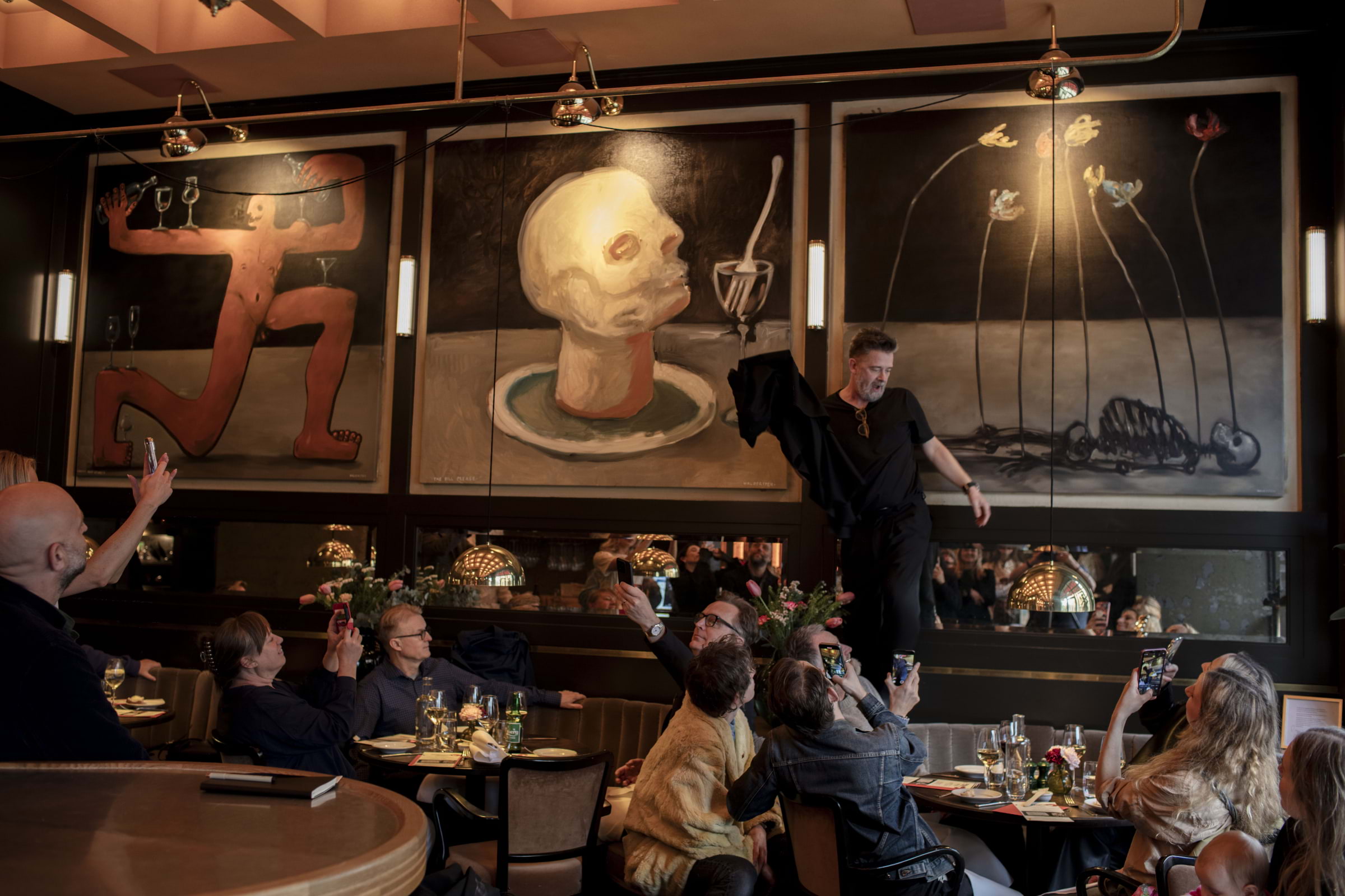 Jesper Waldersten är konstnären bakom de nya permanenta verken på Tennstopets Grill. Foto: Stefan Anderson