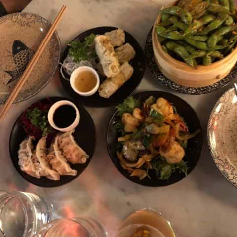 Edamame, vårrullar, dumplings och gambas – Photo from Wäng Izakaya by Adam L. (01/10/2018)